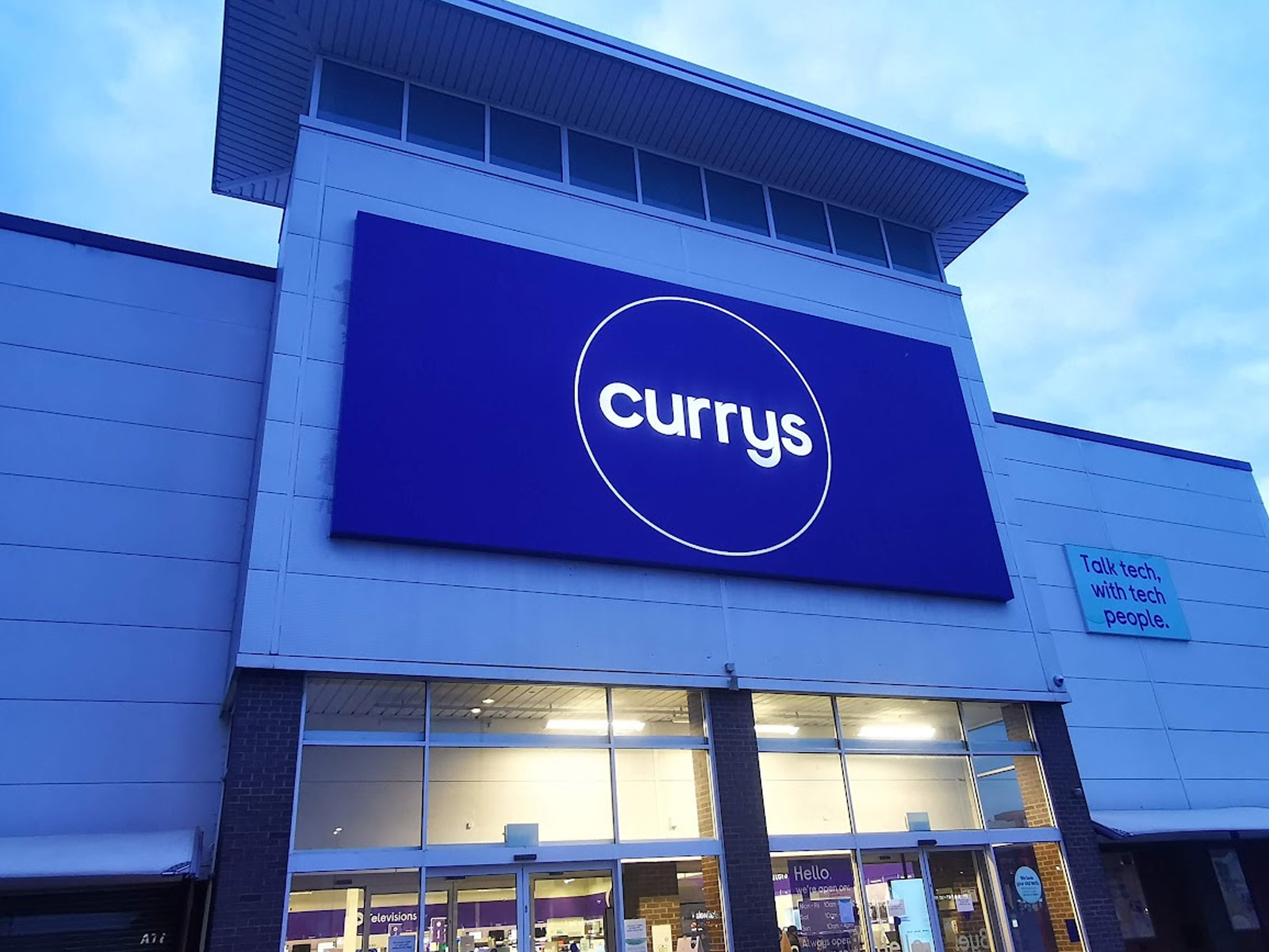 Currys Retail Fascia Installation