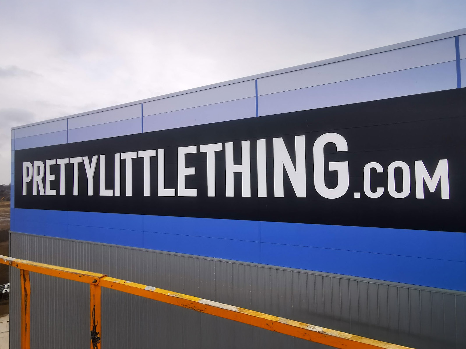 PrettyLittleThing Large Signage